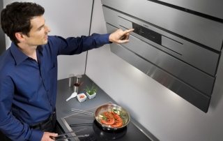 Tudung dapur dengan saluran pengudaraan: membuat pilihan yang tepat