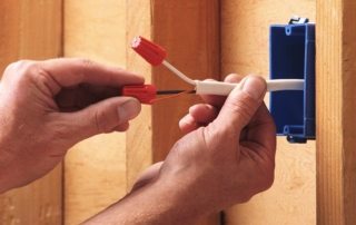 Pendawaian elektrik sendiri di rumah kayu. Kaedah langkah demi langkah melaksanakan kerja
