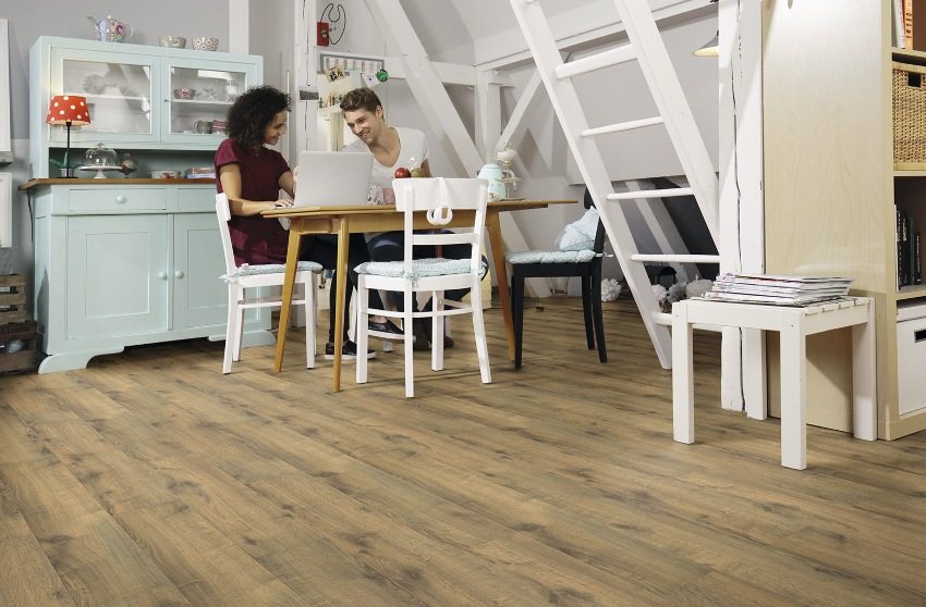 Laminat sa zakošenim hrastom Virginia iz kolekcije Wineo 500 medium V2 iz Winea, klasa 32, veličina ploče 1288x195 mm Laminat sa zakošenim hrastom Virginia iz kolekcije Wineo 500 medium V2 iz Winea, klasa 32, veličina ploče 1288x195 mm