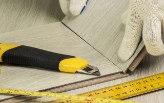 Bolehkah lantai laminate diletakkan di lantai laminate: bagaimana mengemas kini penutup lantai lama