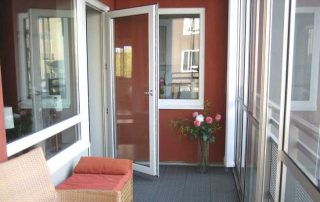 Cómo ajustar una puerta de balcón de plástico: recomendaciones básicas