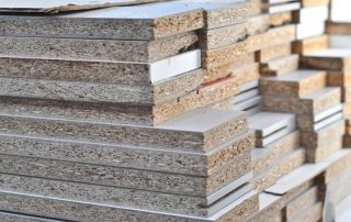 Tablero de partículas: dimensiones y grosor de la hoja, el precio de los productos de los principales fabricantes.