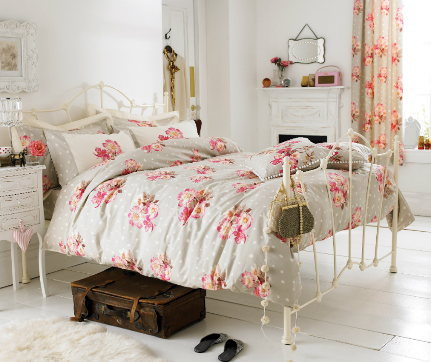 By decorating a bedroom in the Provence style, you can bring lightness and French charm to the interior of the house. By decorating a bedroom in the Provence style, you can bring lightness and French charm to the interior of the house.