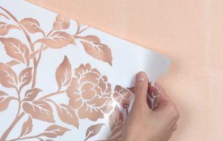 Stensil dinding untuk melukis: cara kreatif untuk menghiasi bahagian dalam