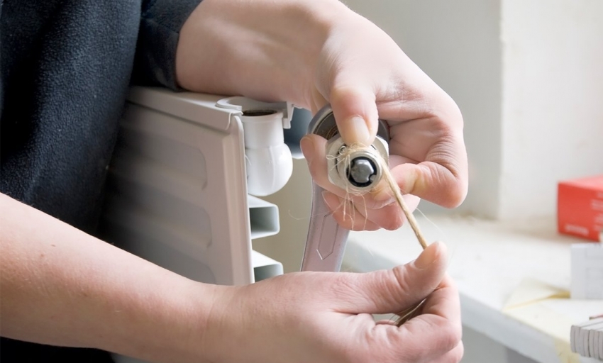 Når du velger et glyserinkjølemiddel til oppvarmingssystemet, er det nødvendig å erstatte pakningene med teflon eller paronitt. Når du velger et glyserinkjølemiddel til oppvarmingssystemet, er det nødvendig å erstatte pakningene med teflon eller paronitt.