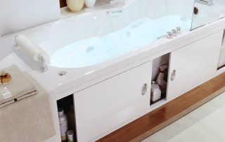 Mampara de bañera corredera: la mejor solución para un baño pequeño