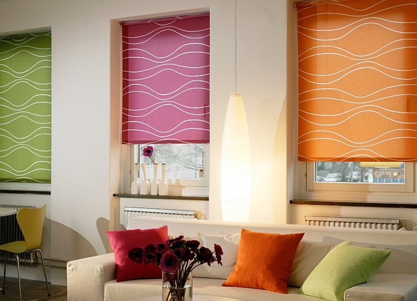 Ang mga roller blinds sa isang modernong panloob na halos anumang solusyon sa istilo ay pinakamahusay na sinamahan ng mga plastik na bintana, dahil parehong pareho ang istilo at ang teknikal na panig dito. Ang mga roller blinds sa isang modernong panloob na halos anumang solusyon sa istilo ay pinakamahusay na sinamahan ng mga plastik na bintana, dahil parehong pareho ang istilo at ang teknikal na panig dito.