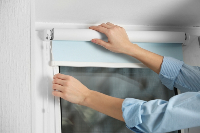 Maaari kang mag-install ng mga blinds nang walang pagbabarena gamit ang mga magnet o paggamit ng double-sided tape Maaari kang mag-install ng mga blinds nang walang pagbabarena gamit ang mga magnet o paggamit ng double-sided tape