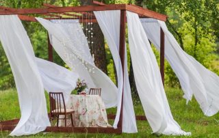 Langsir luar untuk gazebo dan beranda: perlindungan yang indah dari serangga dan matahari