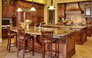 Sillas de madera para la cocina: elegancia en armonía con practicidad
