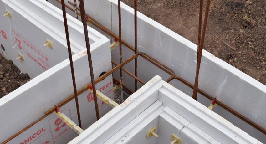 Terdapat beberapa pilihan untuk produk yang diperbuat daripada polistirena yang diperluas: panel, blok dan sistem bingkai Terdapat beberapa pilihan untuk produk yang diperbuat daripada polistirena yang diperluas: panel, blok dan sistem bingkai