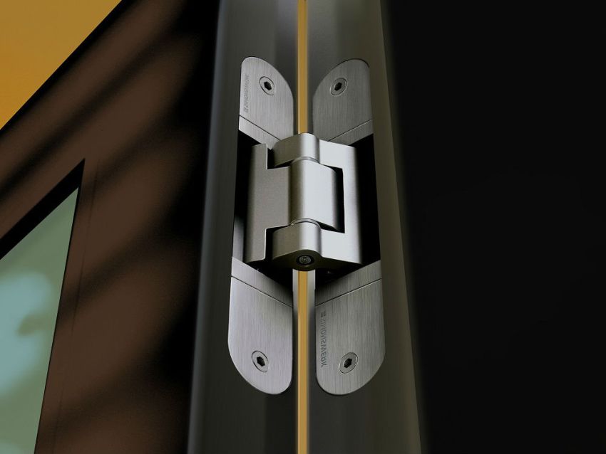 Para acceder a los tornillos de las bisagras, que se ajustarán, debe abrir la puerta lo más amplia posible Para acceder a los tornillos de las bisagras, que se ajustarán, debe abrir la puerta lo más amplia posible