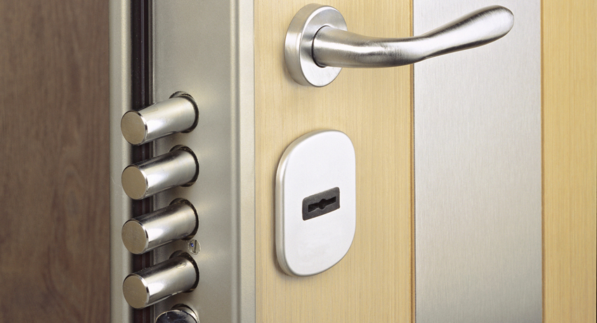 Lors du choix d'une serrure, vous devez vous fier à l'objectif de la porte, c'est le seul moyen d'obtenir une sécurité maximale, ainsi qu'un fonctionnement pratique et à long terme de l'appareil Serrure de porte en métal: choisir un appareil fiable pour protéger votre maison