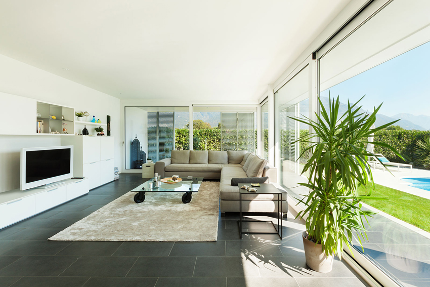 Das Sofa steht im Wohnzimmer oft im Mittelpunkt und andere Möbelstücke werden bereits dafür ausgewählt. Das Sofa steht im Wohnzimmer oft im Mittelpunkt und andere Möbelstücke werden bereits dafür ausgewählt.