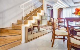 Armarios debajo de las escaleras en toda su comodidad y variedad.