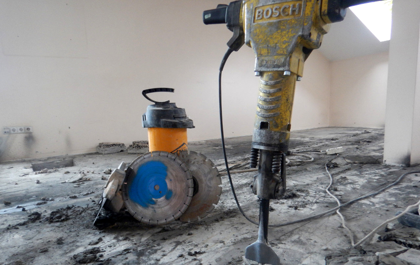 Nếu độ dày của lớp láng nền trong căn hộ vượt quá 3 cm, việc tháo dỡ phần đế được thực hiện với sự hỗ trợ của các đơn vị đặc biệt Nếu độ dày của lớp láng nền trong căn hộ vượt quá 3 cm, việc tháo dỡ phần đế được thực hiện với sự hỗ trợ của các đơn vị đặc biệt