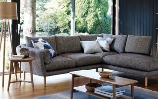 Corner sofa: larawan ng magagandang kasangkapan sa bahay na may natatanging konsepto ng disenyo