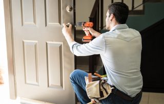 Thay thế khóa cửa: nguyên nhân hỏng hóc và hướng dẫn chi tiết để loại bỏ chúng