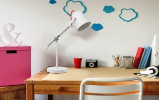 Lampu meja untuk desktop: bagaimana memilih pilihan yang anda inginkan dengan tepat