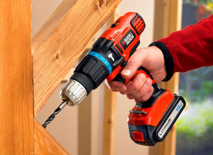 Ang mga drill driver na may brush motor ay nakikilala sa pamamagitan ng isang nadagdagan na antas ng ingay Ang mga drill driver na may brush motor ay nakikilala sa pamamagitan ng isang nadagdagan na antas ng ingay